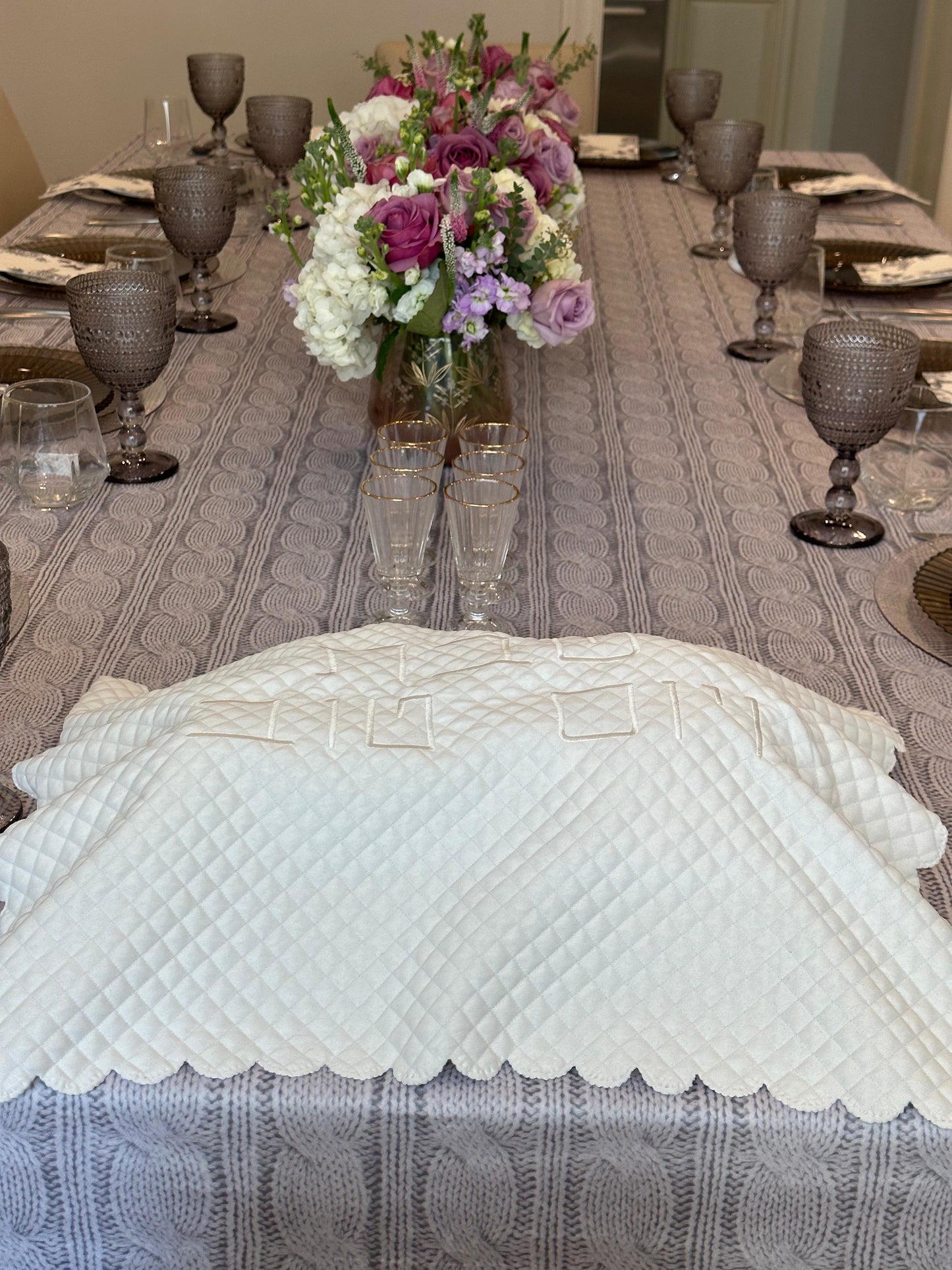 Scalloped Quilted White Challah Cover